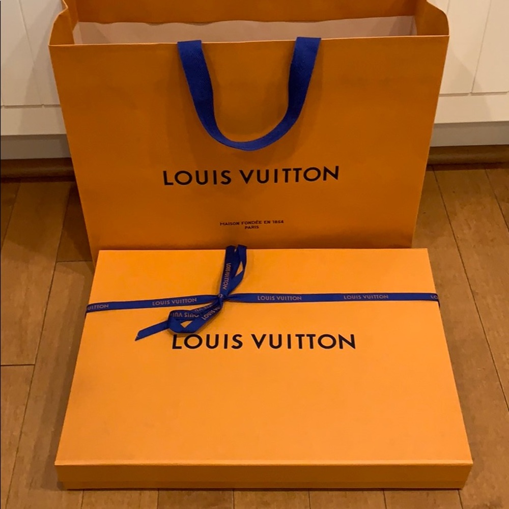 Authentic Louis Vuitton set box and shopping bag